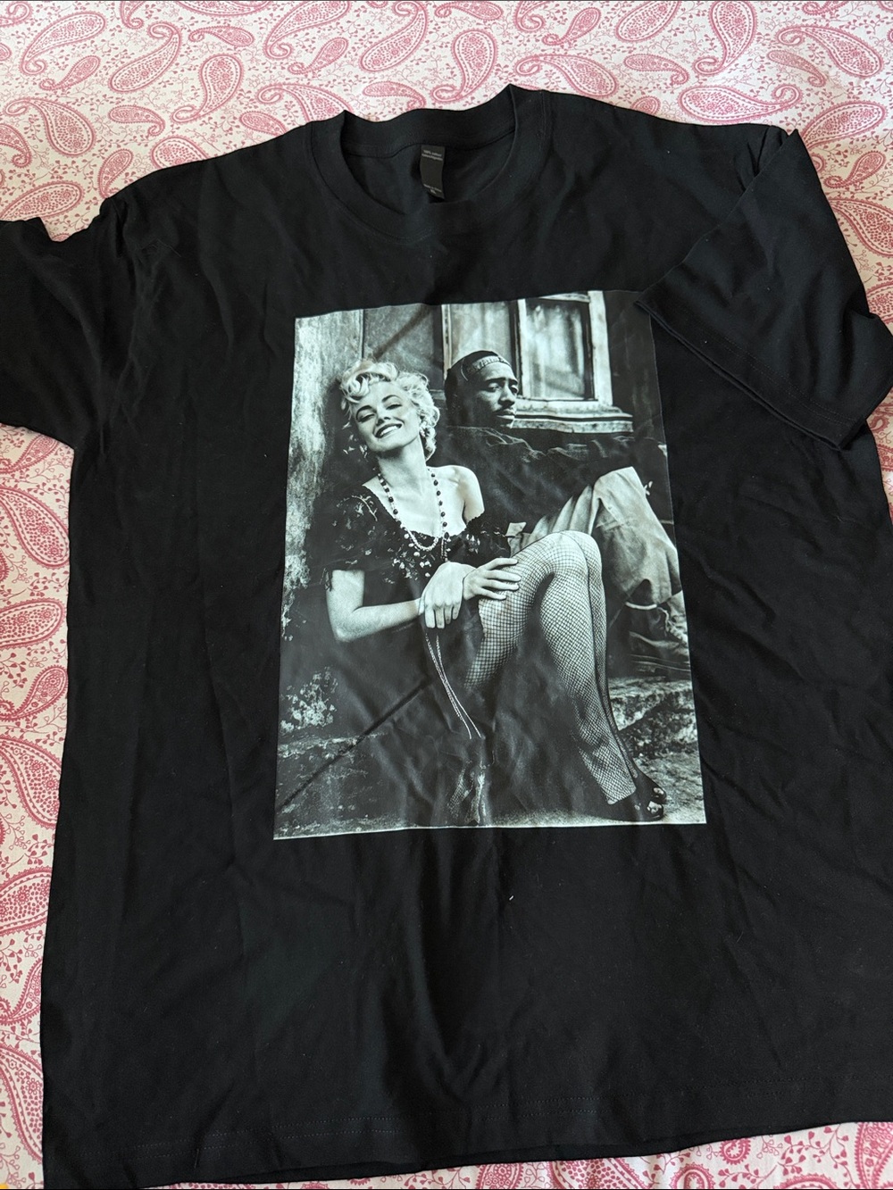 SHEIN Black Short Sleeve Graphic Tee with Monochrome Photo Print